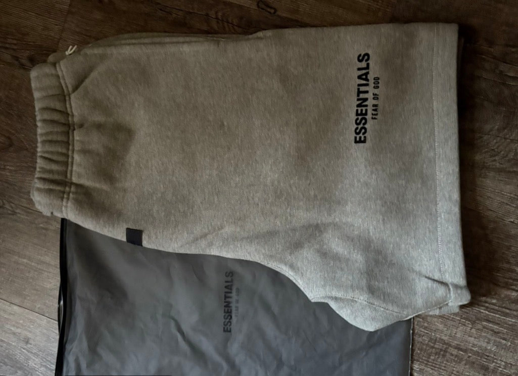 Essential Shorts Dark oat